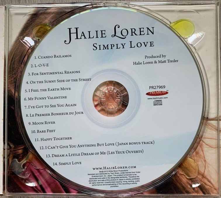 Halie Loren:《Simply Love》2013 专辑歌曲下载[无损FLAC][271MB]1DD猫音乐网